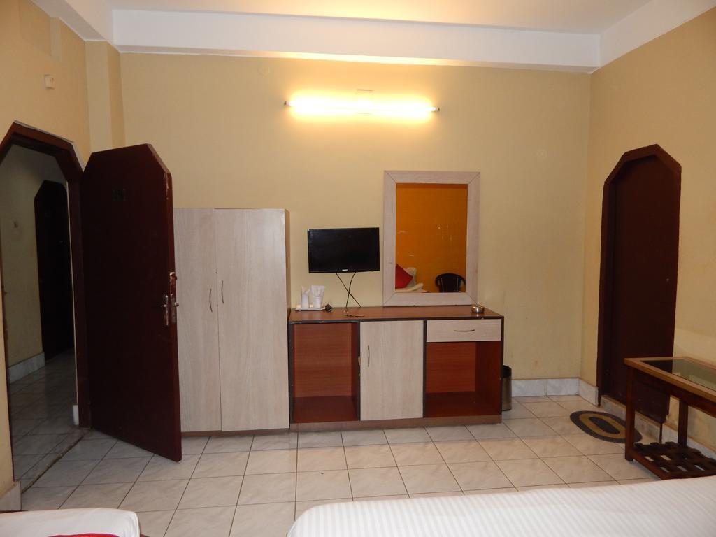 Breeze Hotel Siliguri Ngoại thất bức ảnh