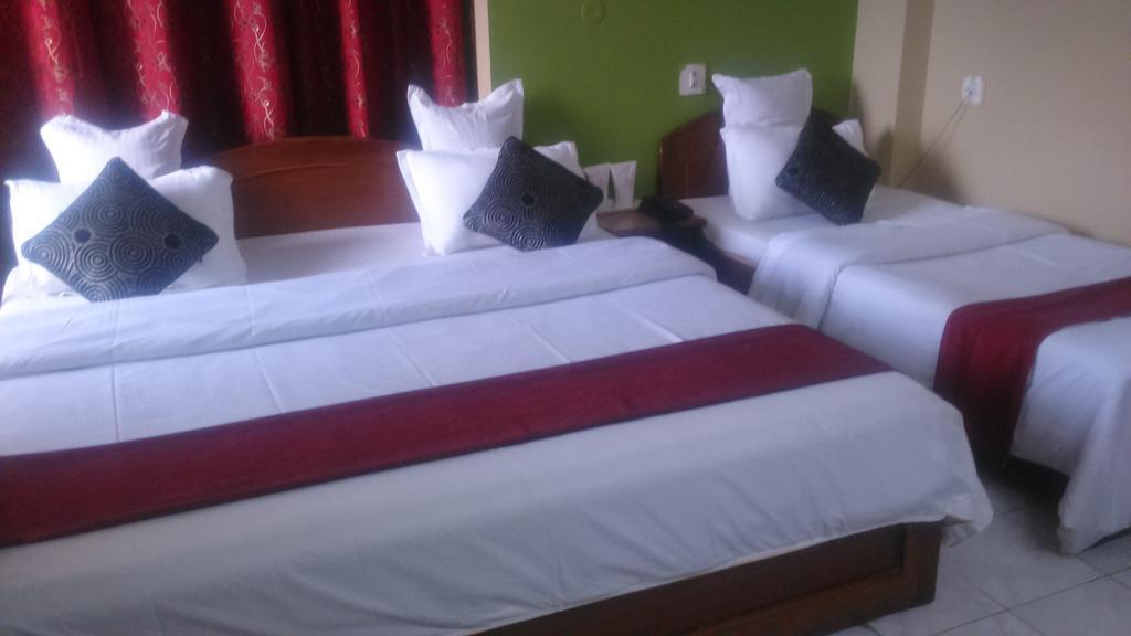 Breeze Hotel Siliguri Phòng bức ảnh